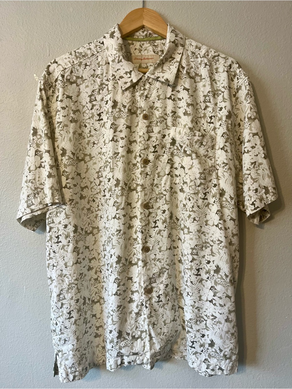 Tommy Bahama Aloha Hawaiian 100% Silk Shirt Vacation BBQ Resort Wear Coastal Lg.